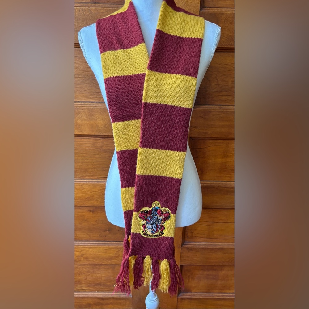 Harry Potter Gryffindor house scarf